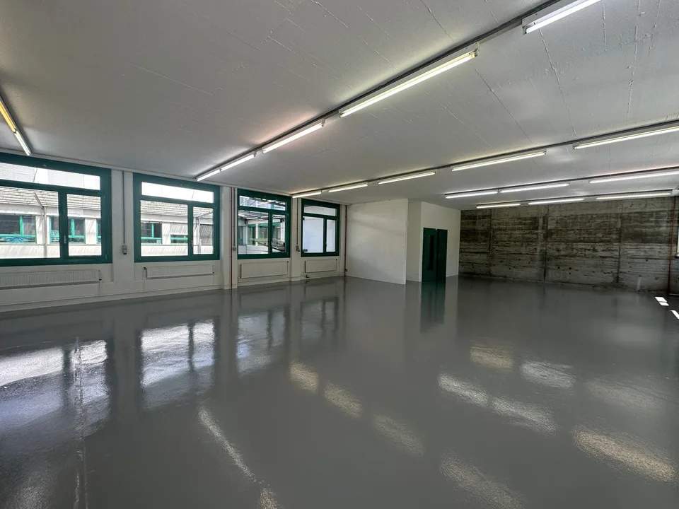 Gewerberaum mit eigenem Zugang und Laderampe