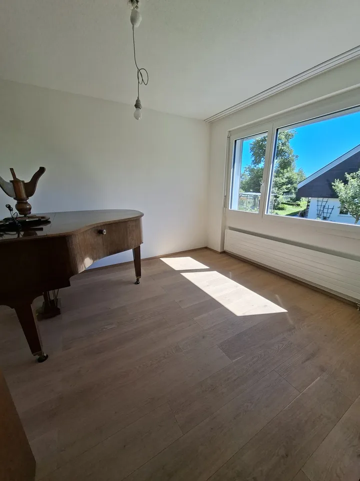Ampia casa unifamiliare di 6 locali adiacente a una zona verde con grandi possibilità