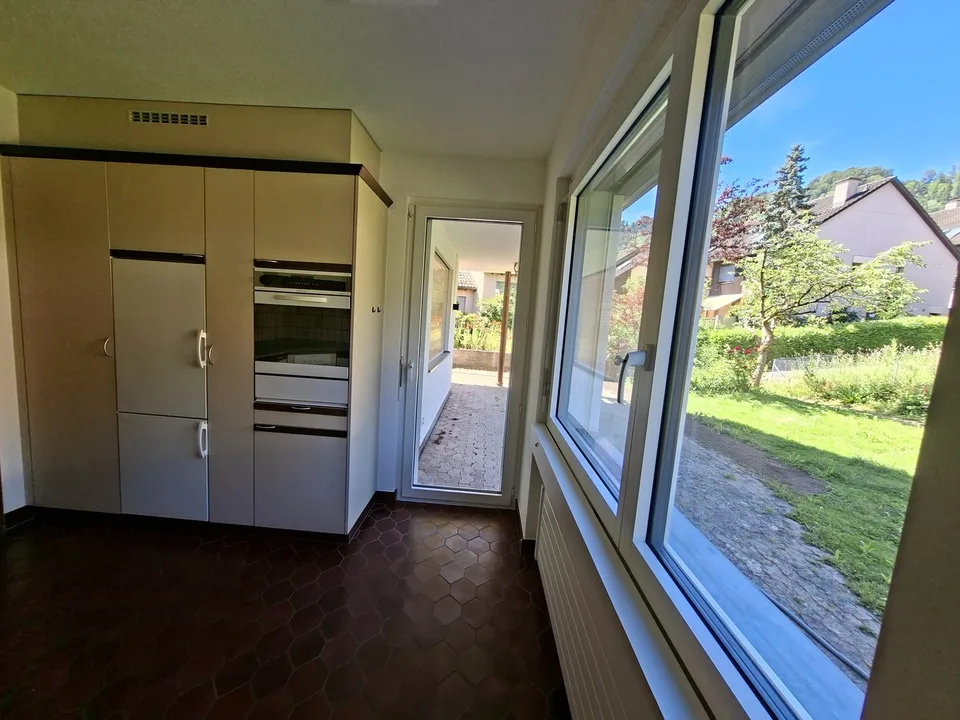 Ampia casa unifamiliare di 6 locali adiacente a una zona verde con grandi possibilità