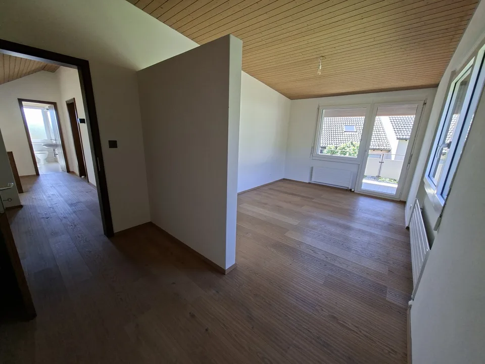 Ampia casa unifamiliare di 6 locali adiacente a una zona verde con grandi possibilità