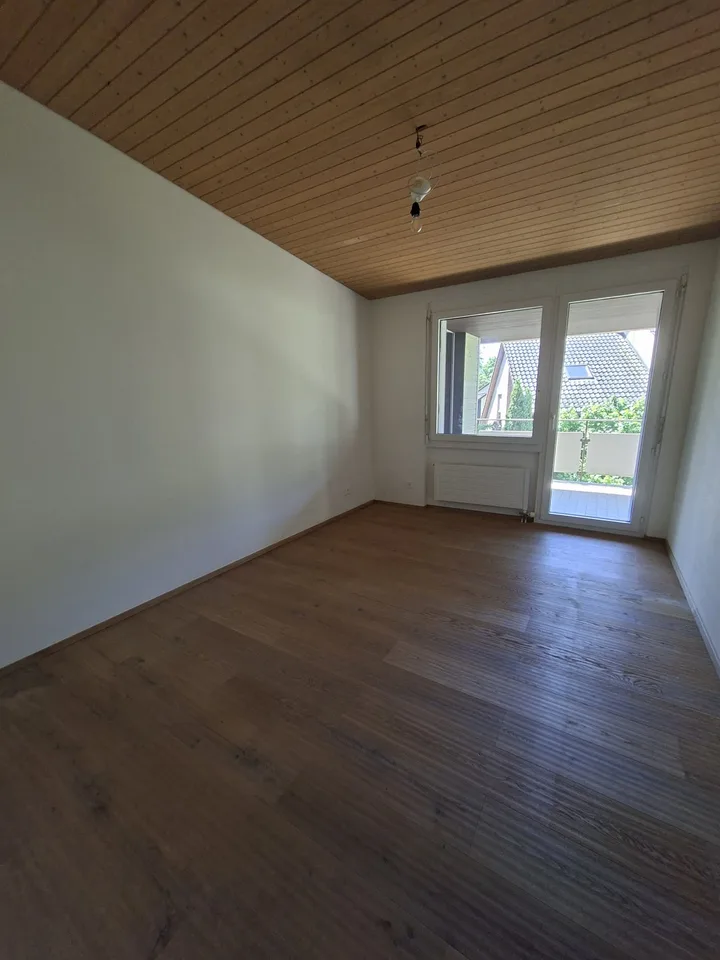 Ampia casa unifamiliare di 6 locali adiacente a una zona verde con grandi possibilità