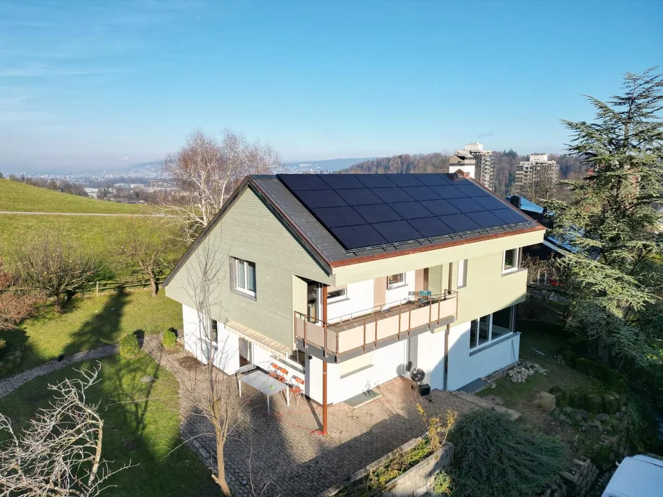Ampia casa unifamiliare di 6 locali adiacente a una zona verde con grandi possibilità