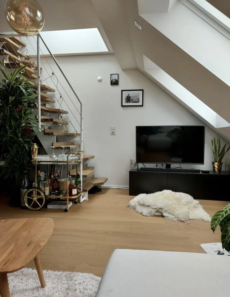 Sanierte 2-Zimmer-Dachwohnung mit Terrasse in Zürich Seefeld per 16.07.2026