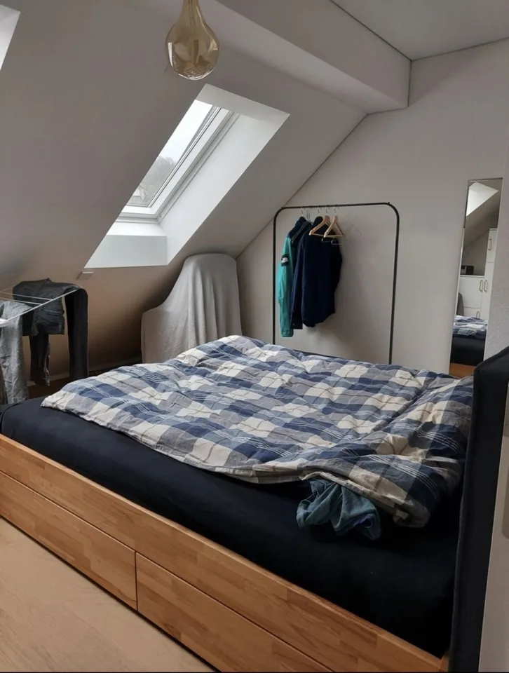 Sanierte 2-Zimmer-Dachwohnung mit Terrasse in Zürich Seefeld per 16.07.2026