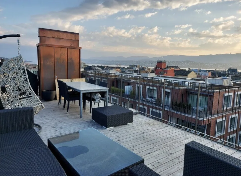 Sanierte 2-Zimmer-Dachwohnung mit Terrasse in Zürich Seefeld per 16.07.2026