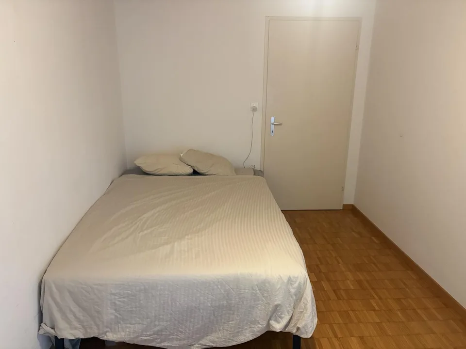 Room in a shared flat available INMEDIATELY