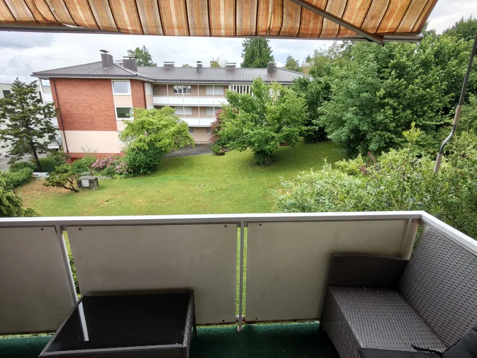 Centrally located, great view flat close to the lake