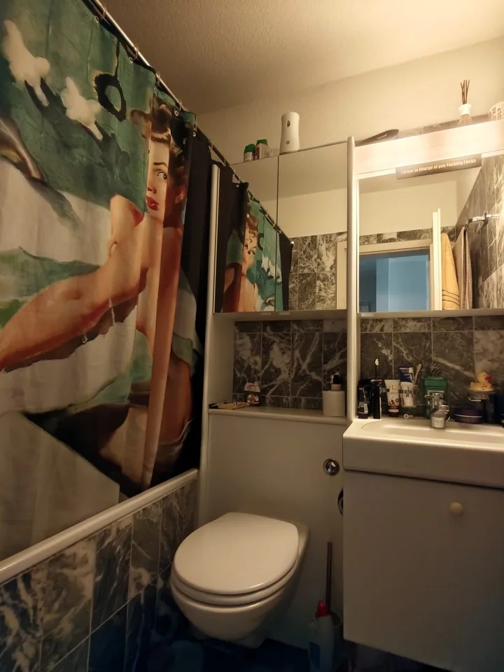Centrally located, great view flat close to the lake
