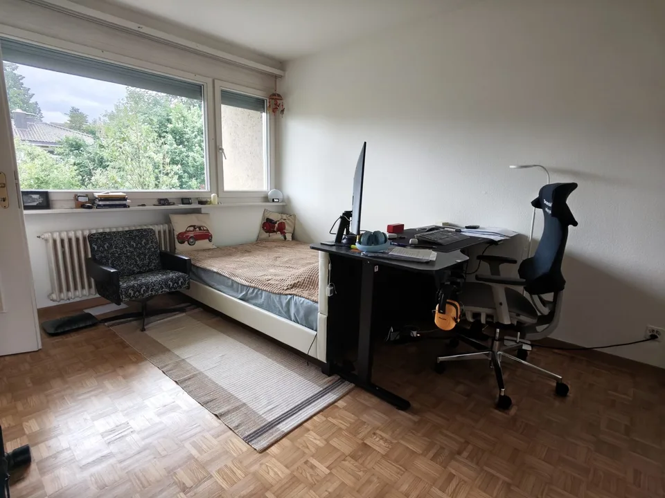 Centrally located, great view flat close to the lake