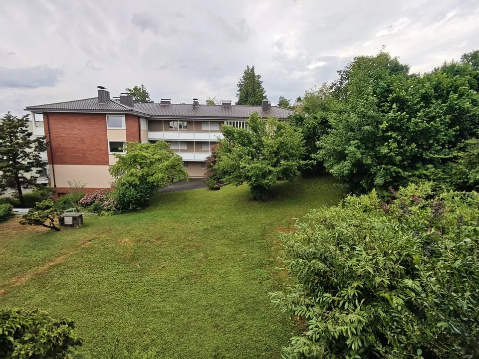 Centrally located, great view flat close to the lake