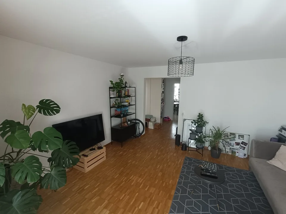 Grosse 2.5 Zimmer-Wohnung befristet