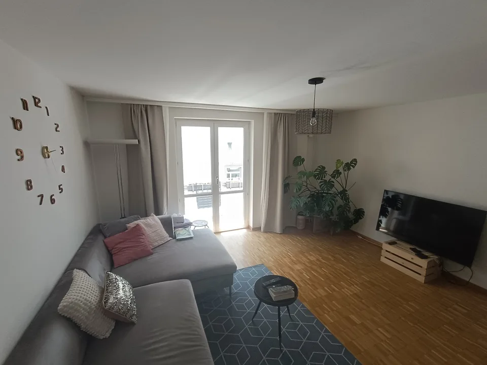 Grosse 2.5 Zimmer-Wohnung befristet