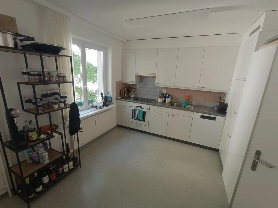 Grosse 2.5 Zimmer-Wohnung befristet