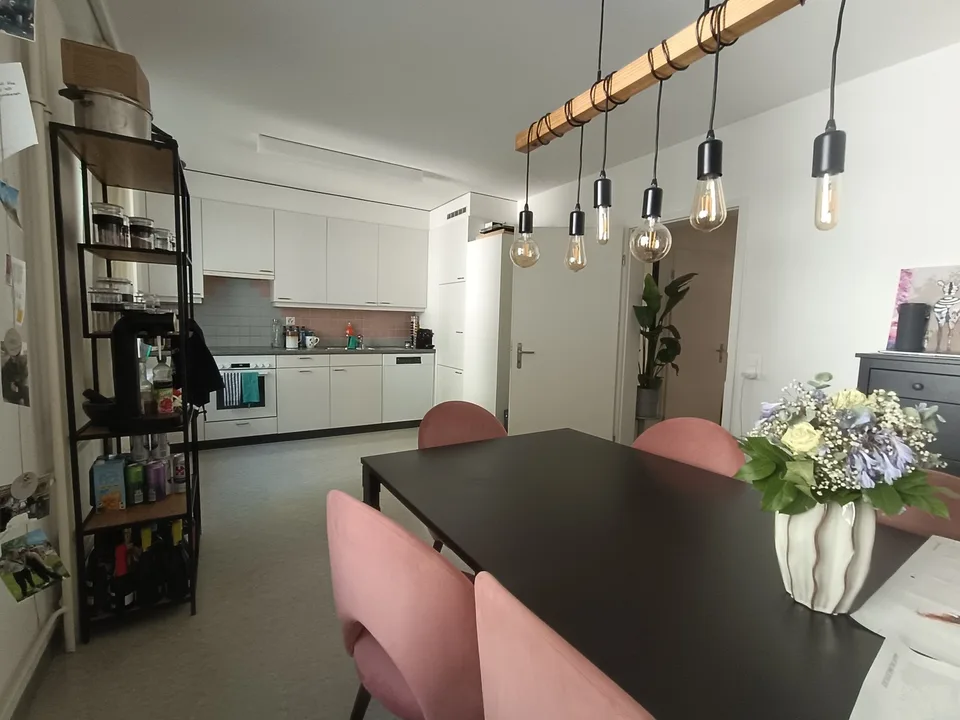 Grosse 2.5 Zimmer-Wohnung befristet
