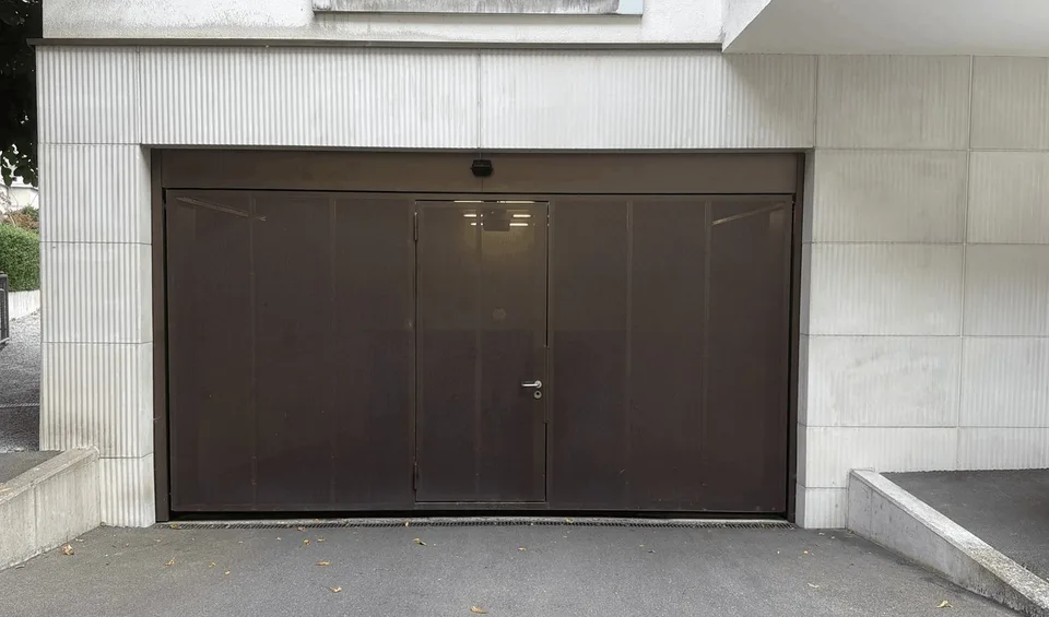 Einstellplatz in gesicherter Garage - Dufourstrasse 57, 8008 Zürich