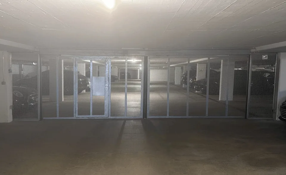 Einstellplatz in gesicherter Garage - Dufourstrasse 57, 8008 Zürich