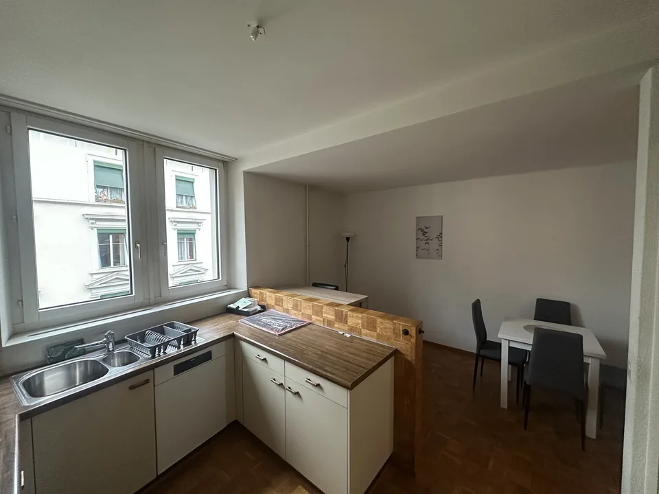 Grosse 3er-WG direkt am Helvetiaplatz!