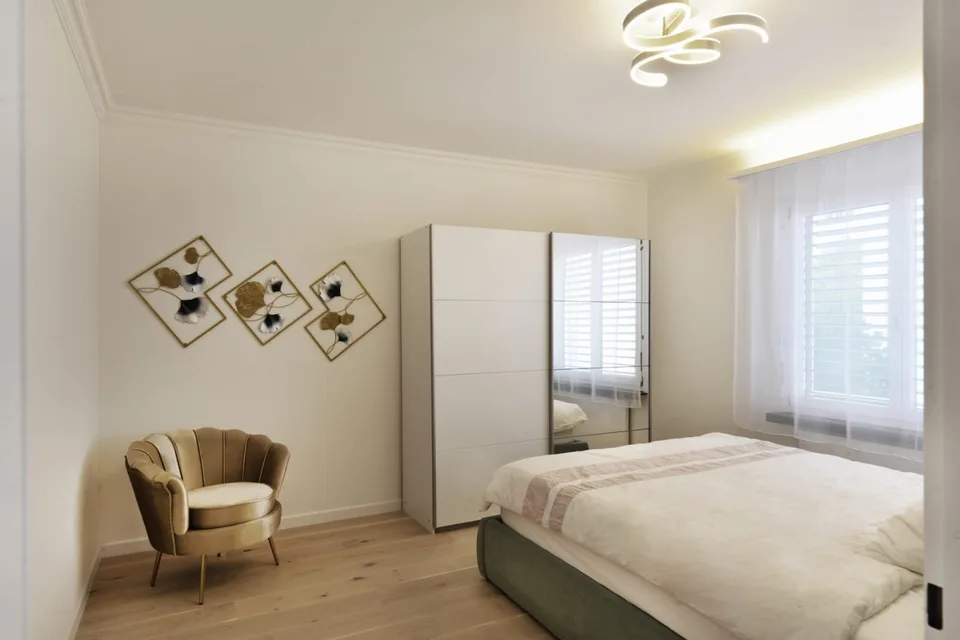 Befristet  from1.6 till / bis 30.8 möbliert/furnished