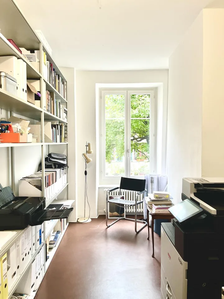 Attraktive Gewerberäumlichkeiten mit Ladenlokal und Schaufenster zur Zwischenmiete