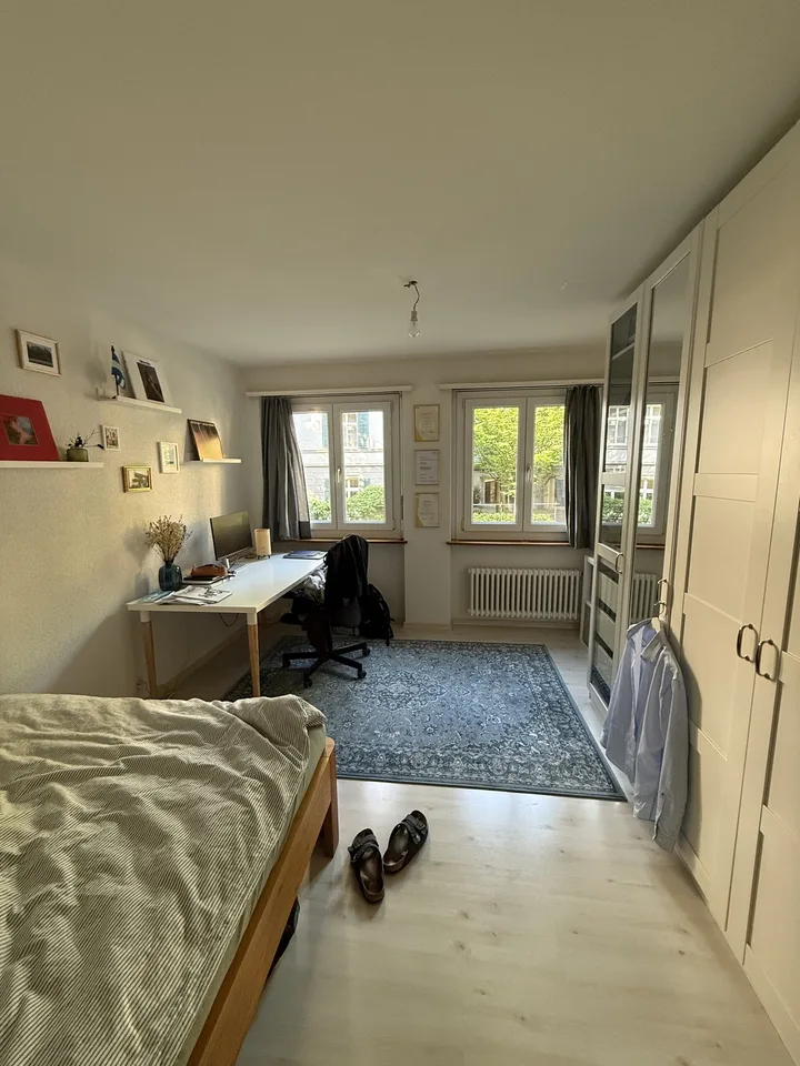 2 Zimmer Wohnung, Kreis 7 (befristet für Juli)