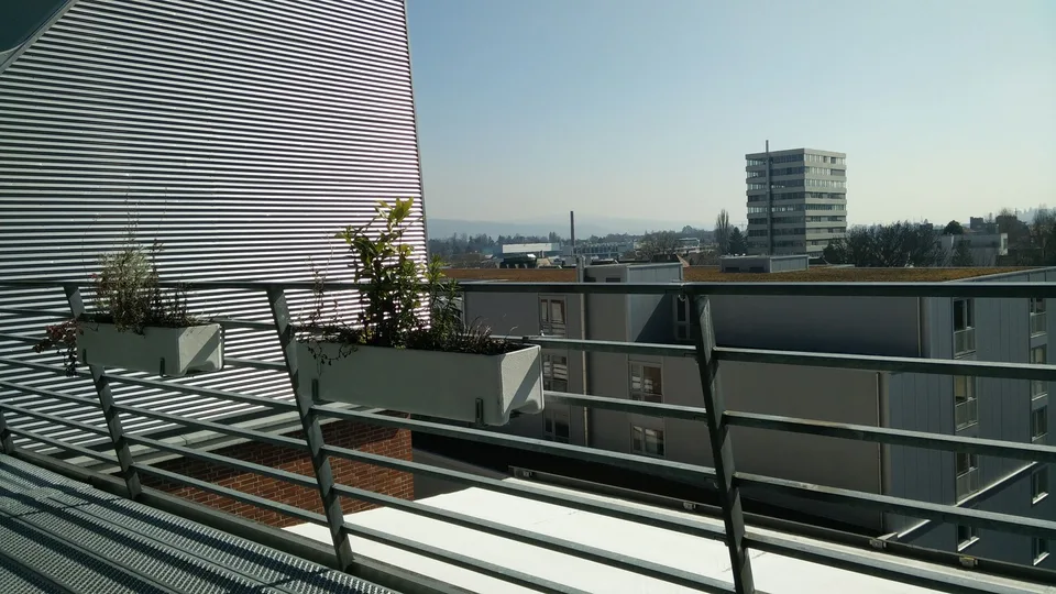 1-3 helle Arbeitsplätze / Büro in Office/Atelier