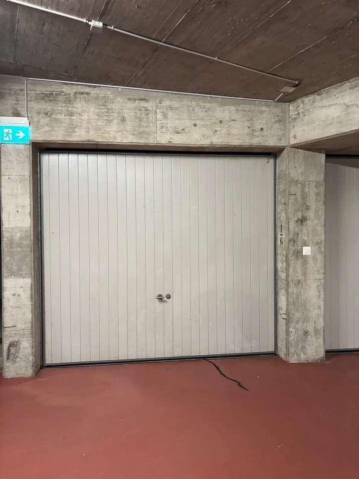 Geschlossene Garage an zentraler Lage zu vermieten