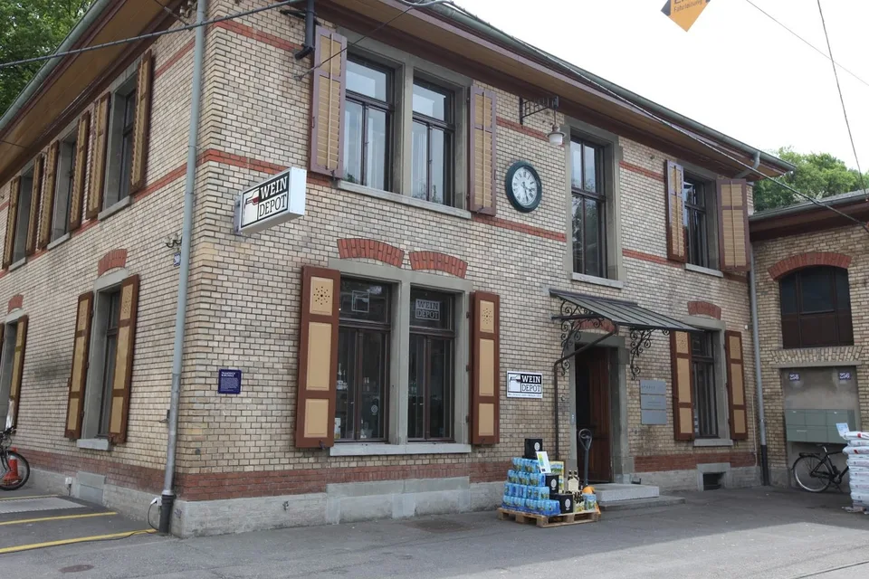 Charmanter Arbeitsplatz an der Forchstrasse 260  in Zürich 8008 (Nähe Trammuseum)