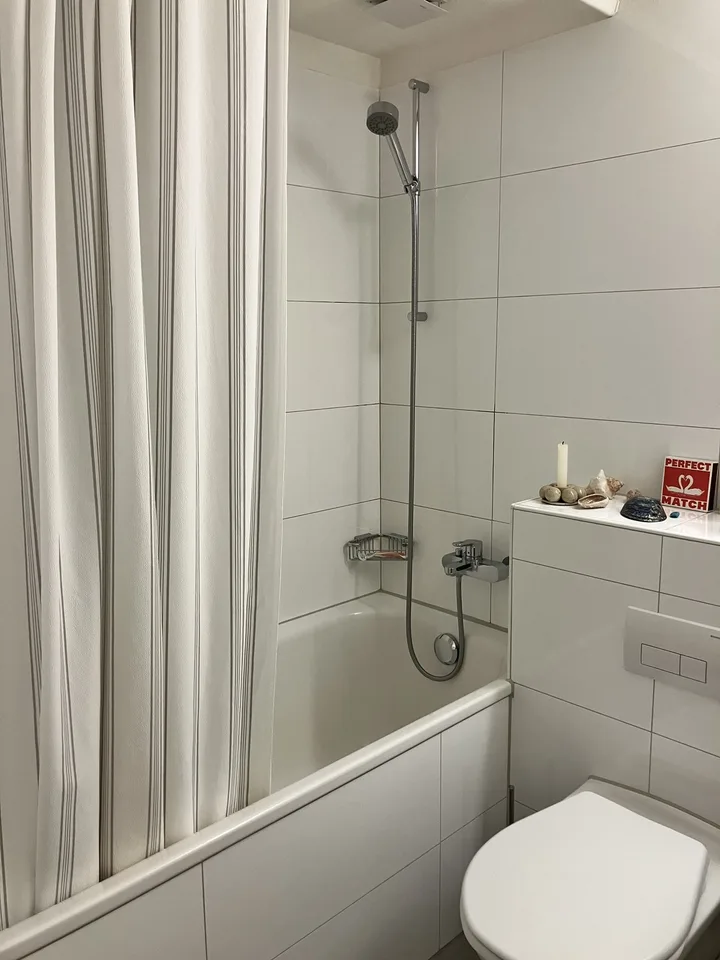 Furnished Studio in Zürich Kreis 2 – Ground Floor, Steps from Hügelstrasse Station | July 22–Oct 15