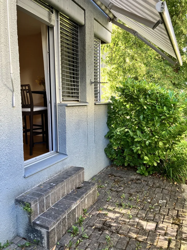 Furnished Studio in Zürich Kreis 2 – Ground Floor, Steps from Hügelstrasse Station | July 22–Oct 15