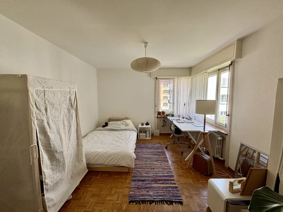 Zimmer mit eigenem Bad in gemütlicher 2er WG in Zürich, ab 1. August 2026.
