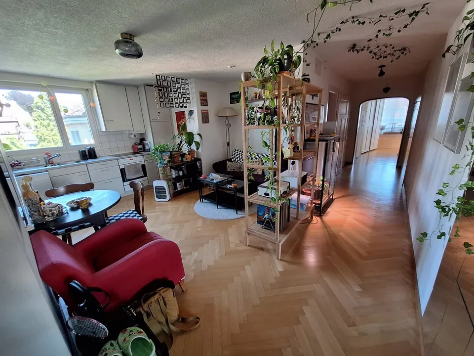 Gemütliche 2.5 Zimmer Wohnung im 4. Stock zu vermieten