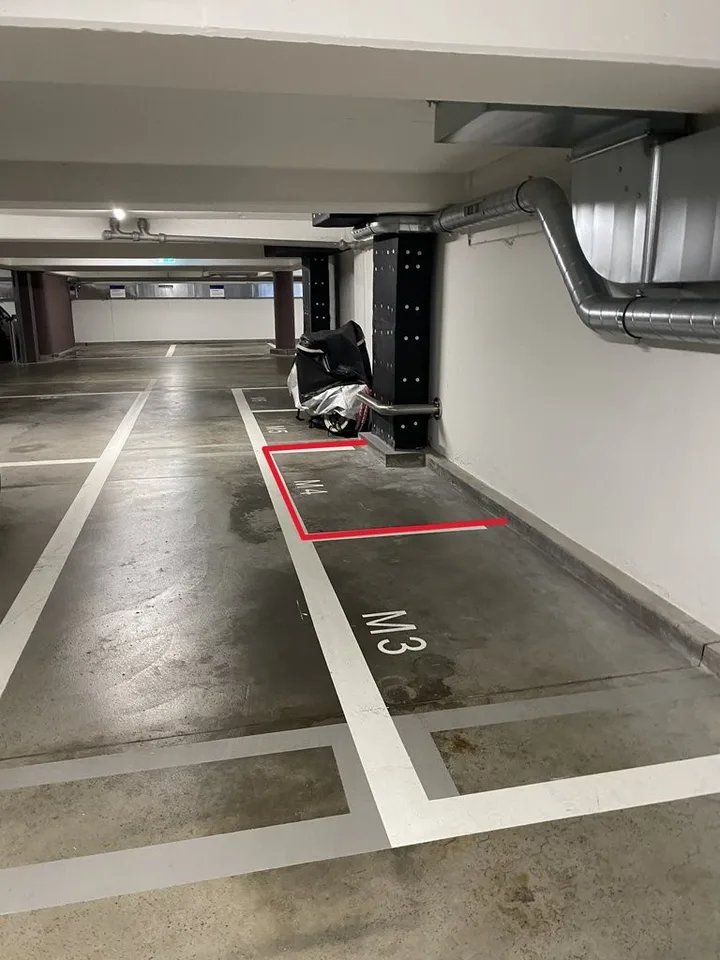 Motorradabstellplatz in Tiefgarage nahe Hottingerplatz / Kinderspital