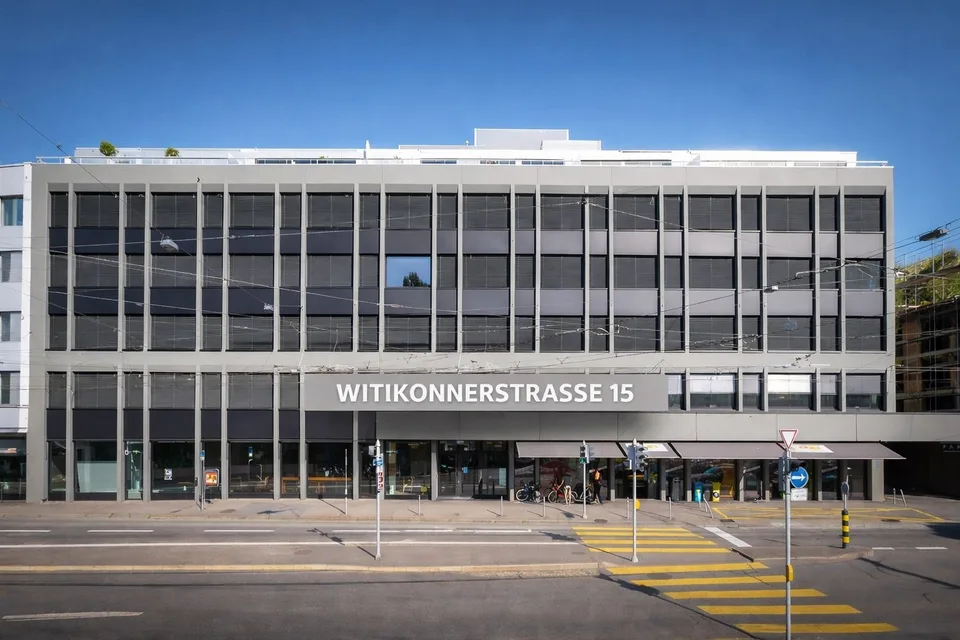 Lichtdurchflutete Gewerbefläche mit flexiblem Grundriss direkt am Klusplatz