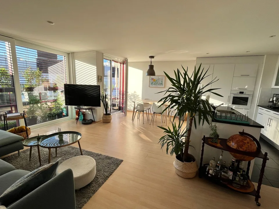 Helle / zentrale 3.5 Zi. Whg, Kreis 4, möbliert inkl. Tiefgarage & NK