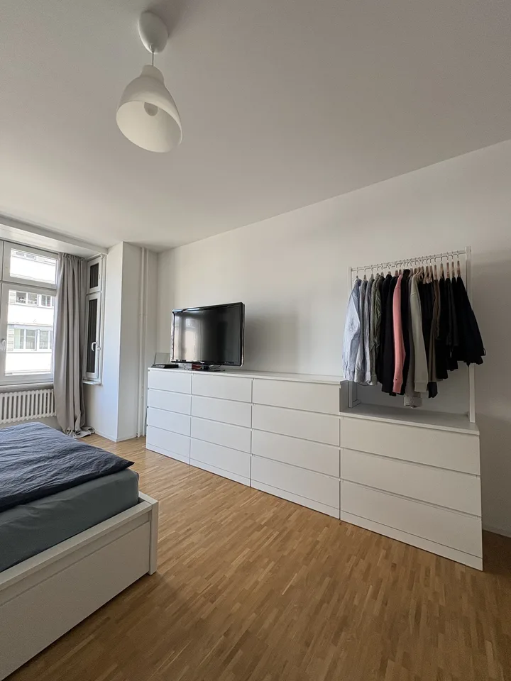 Furnished Room (21m²) for Temporary Sublet in Shared Flat