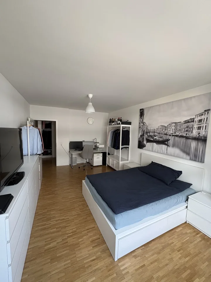 Furnished Room (21m²) for Temporary Sublet in Shared Flat