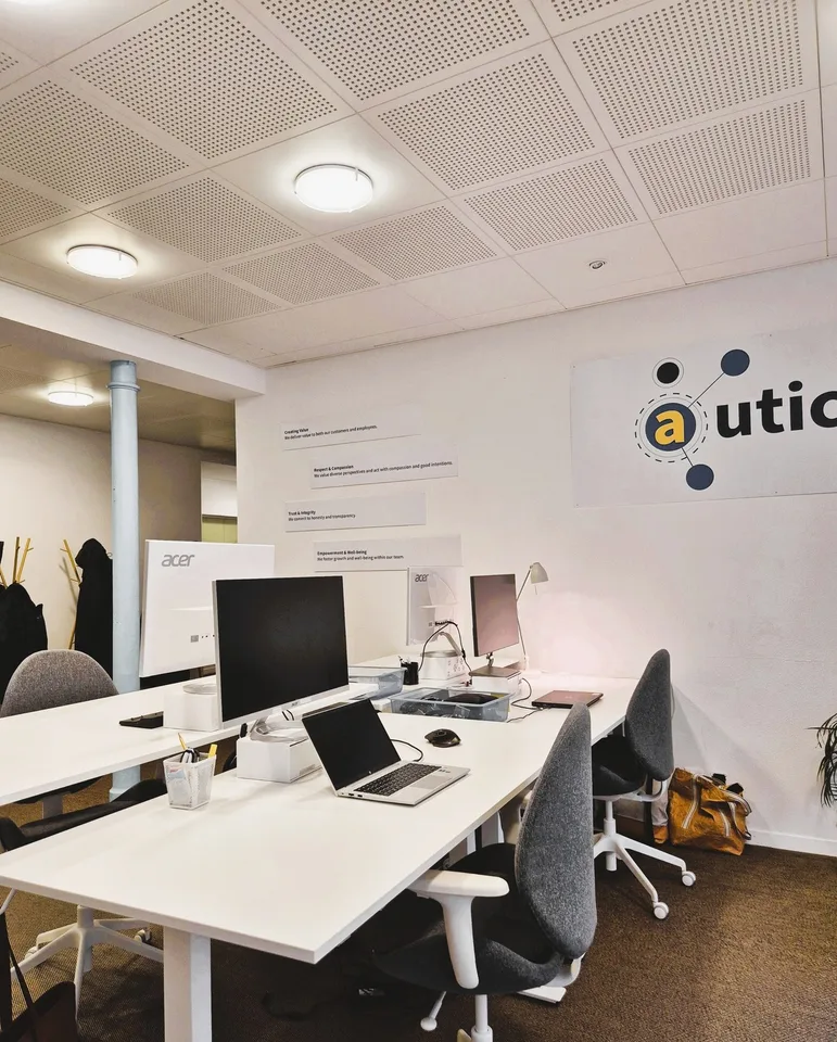 Eigener Bereich 23.35m2 Office in einem Gemeinschaftsbüro