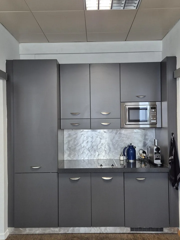 Eigener Bereich 23.35m2 Office in einem Gemeinschaftsbüro