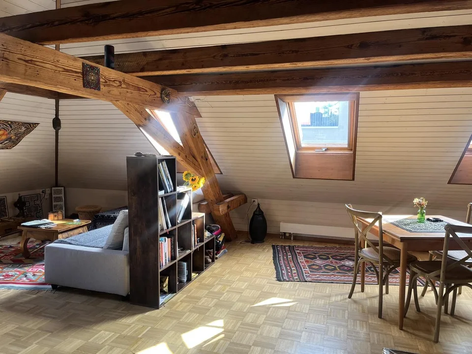 Tolle Dachwohnung im Kreis 4 zur Untermiete