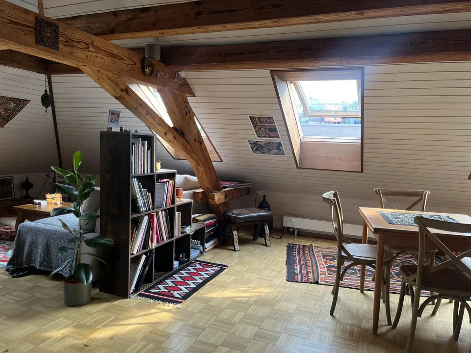 Tolle Dachwohnung im Kreis 4 zur Untermiete