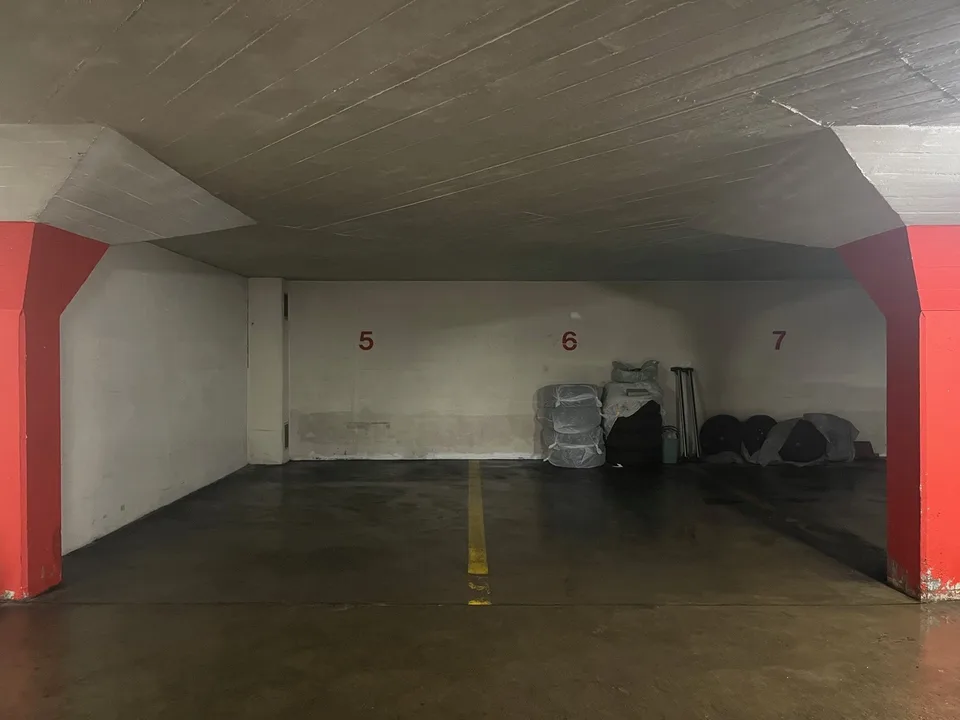 Tiefgaragenplatz zu vermieten in Wiedikon