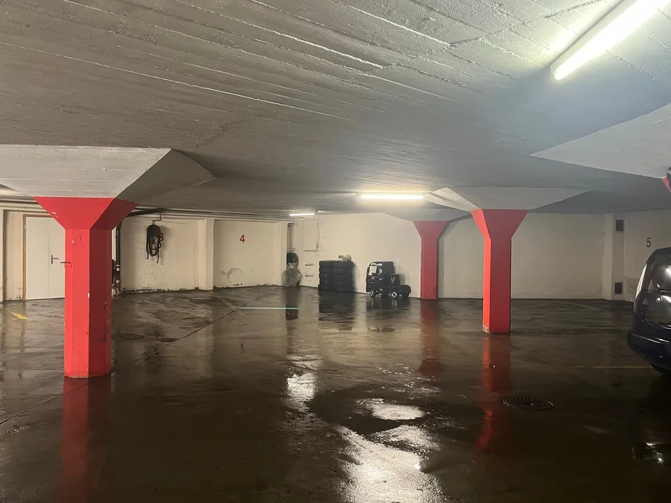 Tiefgaragenplatz zu vermieten in Wiedikon
