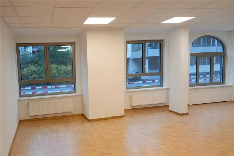 Moderne Gewerbefläche mit optimaler Erreichbarkeit und Seenähe