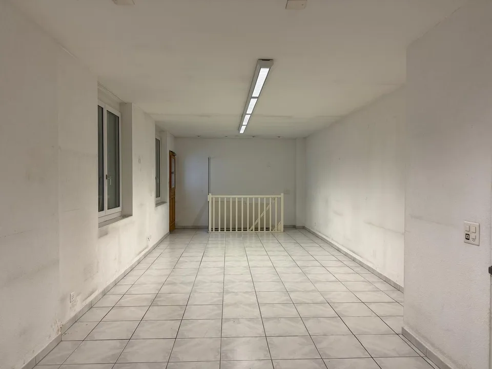 Grosszügiges Gewerbe / Befristet bis 31.12.2027 – foto 11 di 14