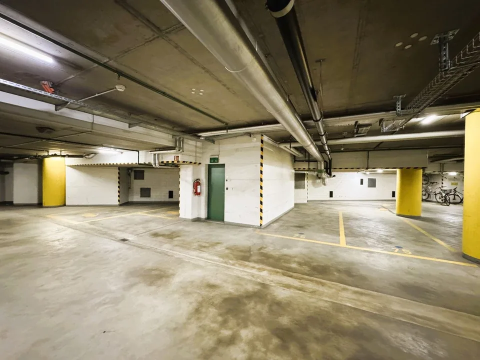 Friesenbergstr. 75: Parkplätze in der Tiefgarage, Höhe: 1.90m – Foto 7 von 9