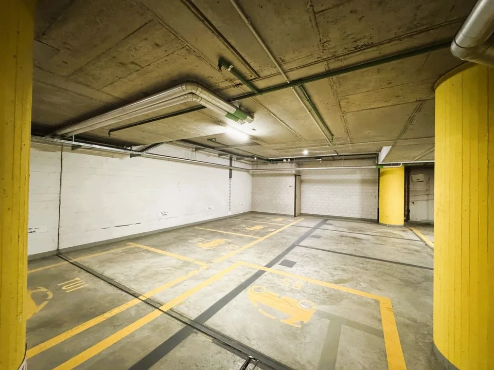 Friesenbergstr. 75: Parkplätze in der Tiefgarage, Höhe: 1.90m – Foto 8 von 9