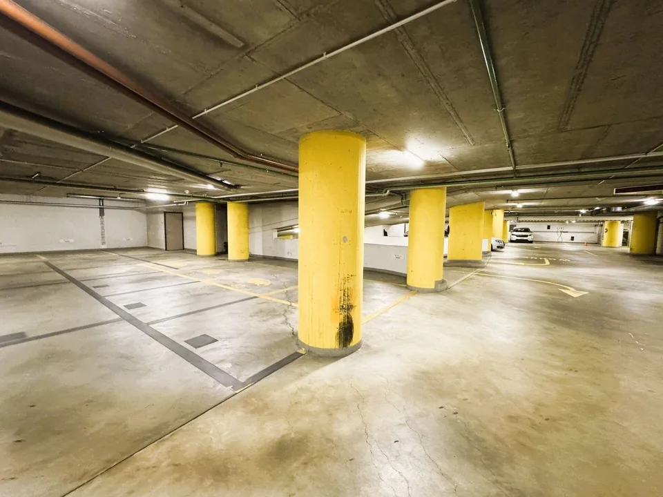 Friesenbergstr. 75: Parkplätze in der Tiefgarage, Höhe: 1.90m – Foto 6 von 9