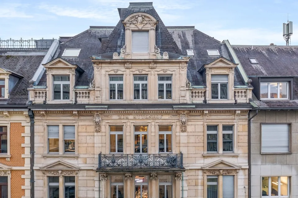 Zum Mythenhof - Historische Architektur. Moderne Infrastruktur.
