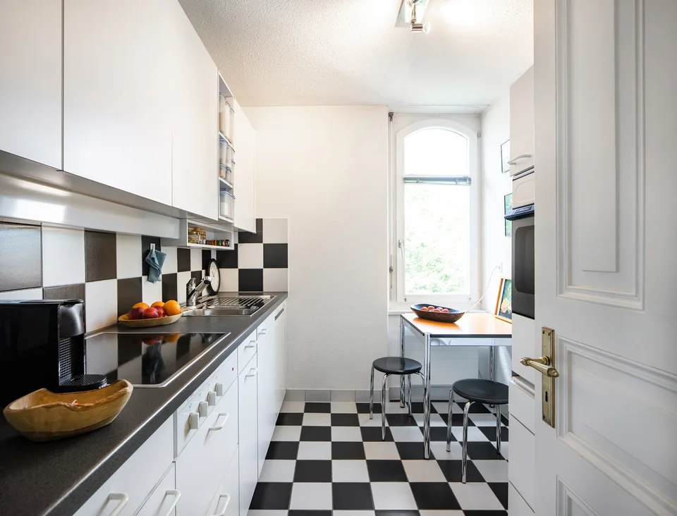 "Commuter flat / Pendler-Wohnung": fully furnished 2.5-rooms gem at top location in Zurich Enge