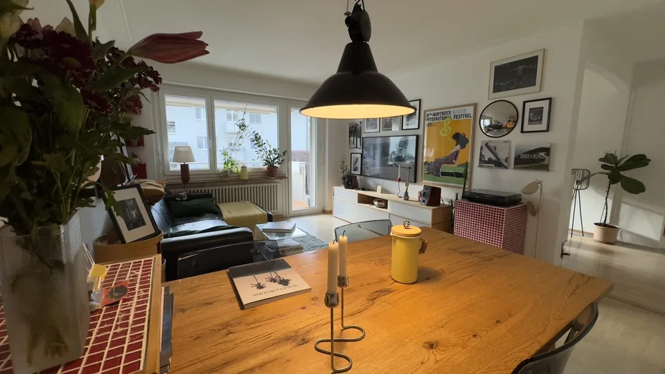 Stilvolle 2.5-Zimmer-Wohnung mit Seesicht in Wollishofen